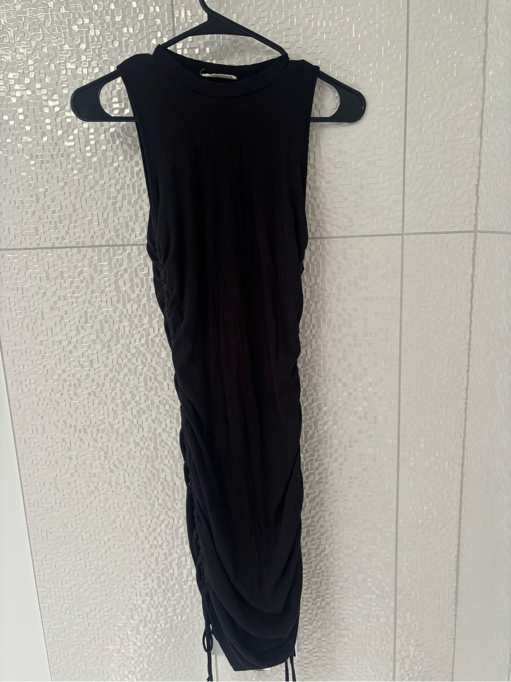 ILLA ILLA Black Sleeveless Ruched Midi Dress